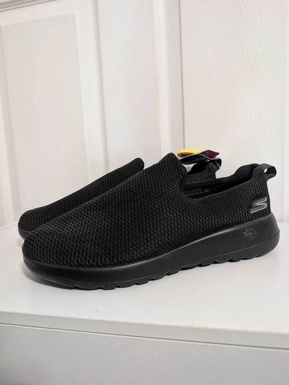 Skechers GOwalk Max Mens Shoes Black Slip On Walking Sneakers Size 10.5 WW